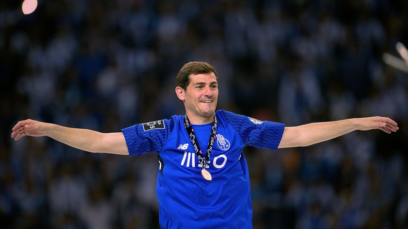 Iker Casillas festeja o título de campeão nacional, pelo FC Porto. Foto: Fernando Veludo/Lusa