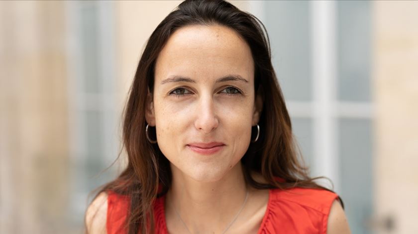 Julia Cagé, professora universitária e investigadora da área das economia dos média. Foto: página web de Julia Cagé