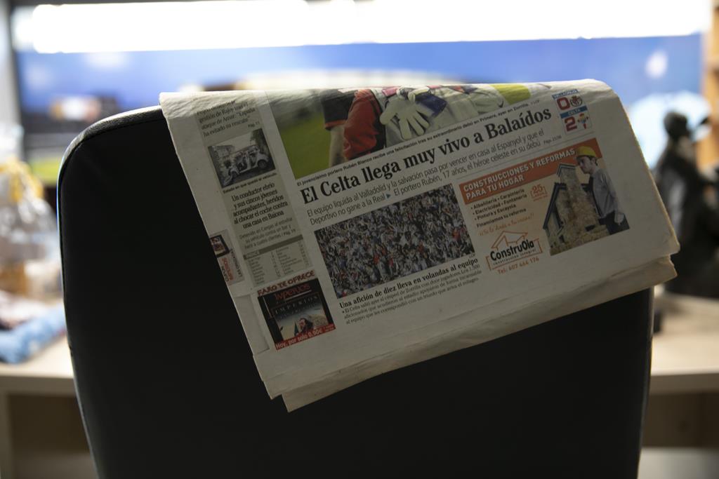 Este jornal, de maio de 2013, é uma recordação de uma época dramática para o Celta. A manutenção foi garantida na última jornada. Foto: Maria Carvalho