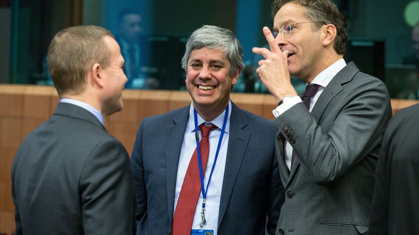 Instantes do Eurogrupo #2: Centeno com o polémico Dijsselbloem. Foto: Stephanie Lecocq/EPA