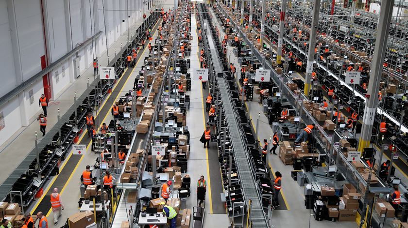 Centro logístico da Amazon em Dortmund, na Alemanha. Foto: Friedemann Vogel/EPA