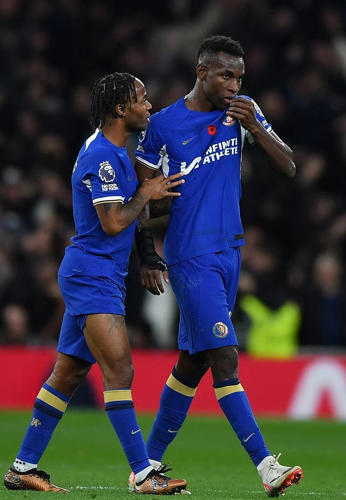 Tottenham vence clássico quente contra o Chelsea e afunda rival