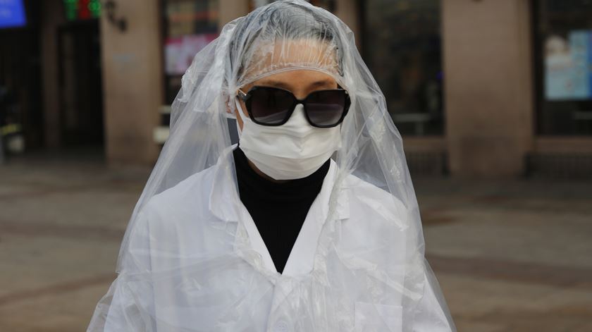 O coronavírus praticamente paralisou a economia chinesa. Foto: Wu Hong/EPA