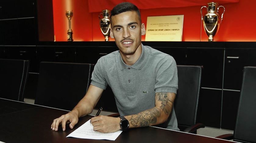 Chiquinho assinou por cinco anos. Foto: SL Benfica