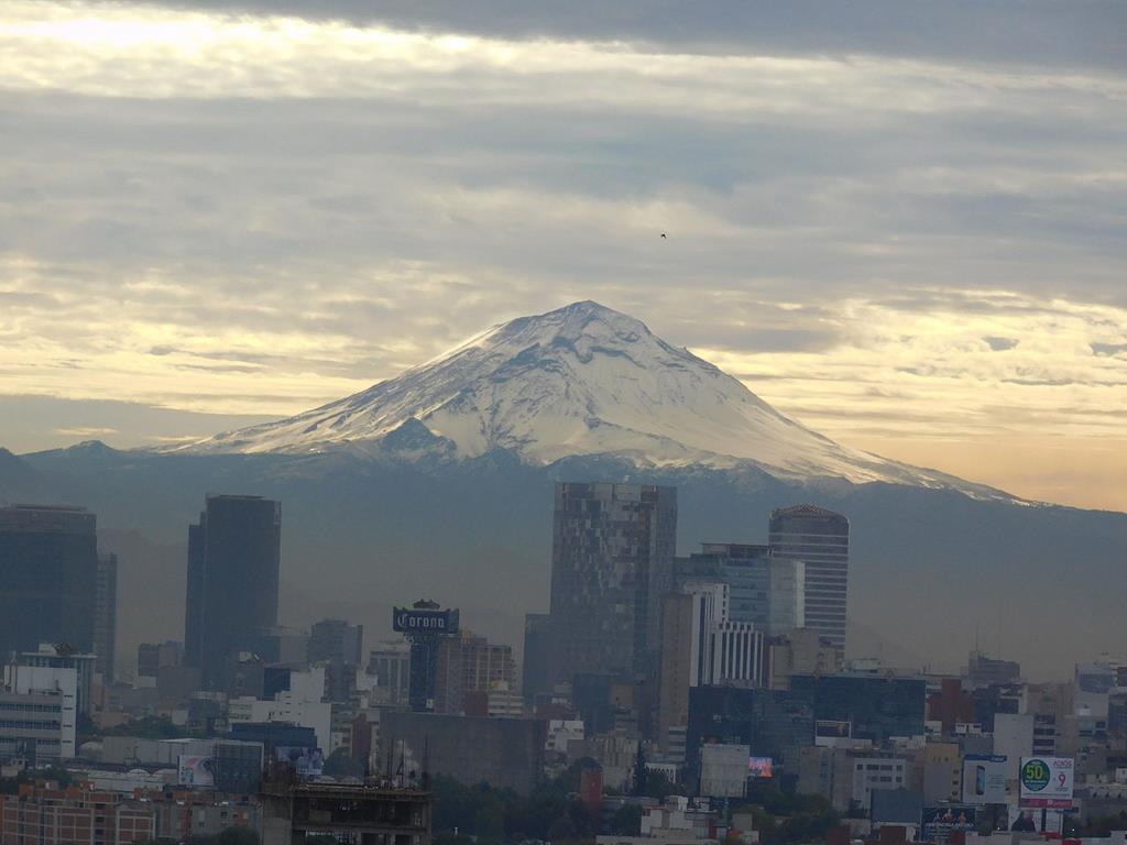 Cidade do México e o vulcão Popocatépetl. Foto DR