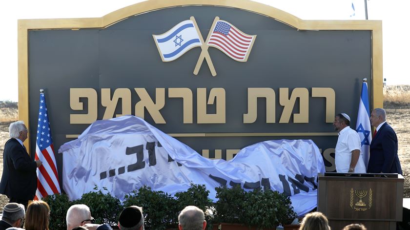 Israelitas dos colonatos com mais razões para agradecer a Donald Trump. Foto: Atef Safadi/EPA