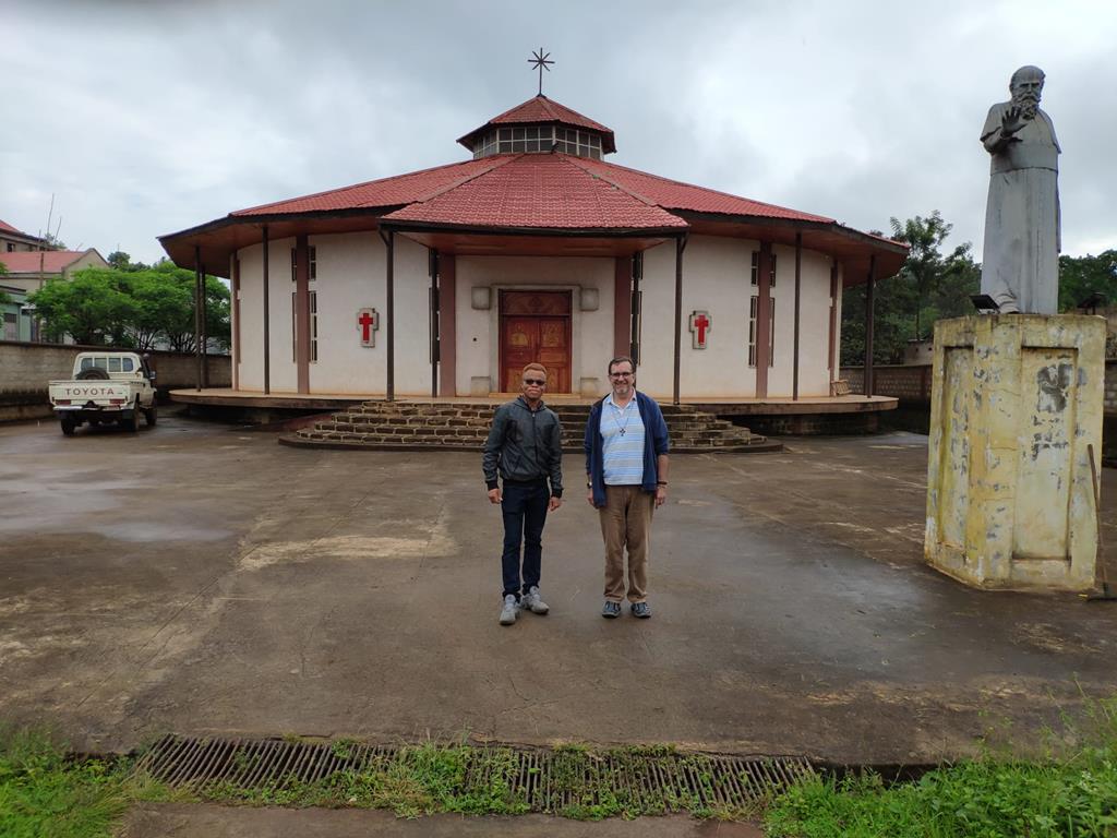 Padre Hippolyte e padre José Vieira (à direita). Os dois sacerdotes na missão de Qillenso e Adola. Foto: DR