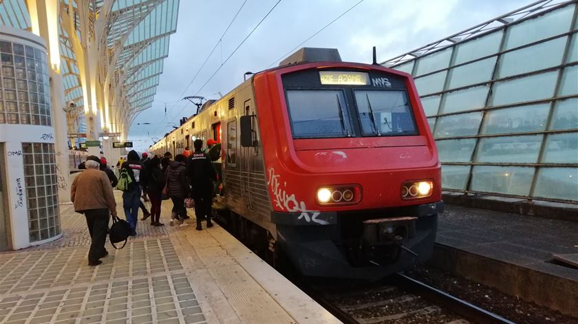 O comboio com ligação entre Lisboa e Azambuja volta a funcionar a partir desta segunda-feira, depois de ter estado suprimido Foto: Pedro Filipe Silva/RR