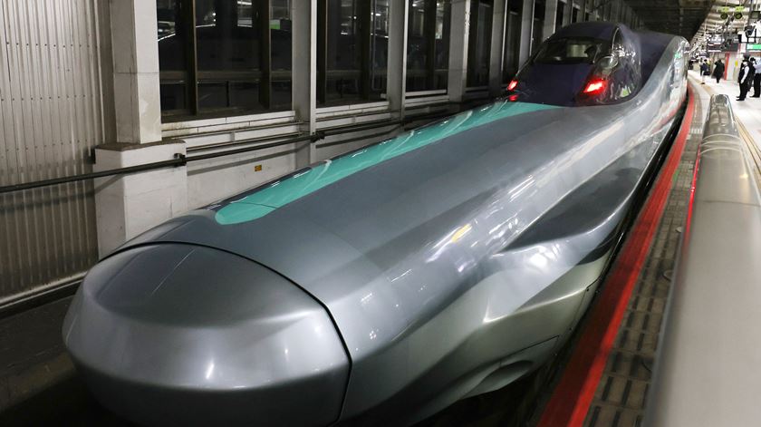 Este comboio pode atingir 400 km/h em linhas ferroviárias tradicionais. Foto: Jiji/EPA