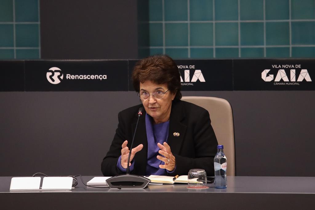 Ana Jorge, presidente Cruz Vermelha Portuguesa e ex-ministra da Saúde, durante a conferência "A saúde mental no pós-pandemia". Foto: Paulo Aragão/RR