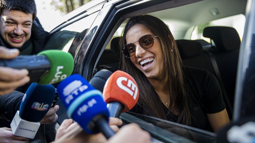 Alegria estampada no rosto de Millene Fernandes, depois do susto do coronavírus. Foto: José Sena Goulão/Lusa