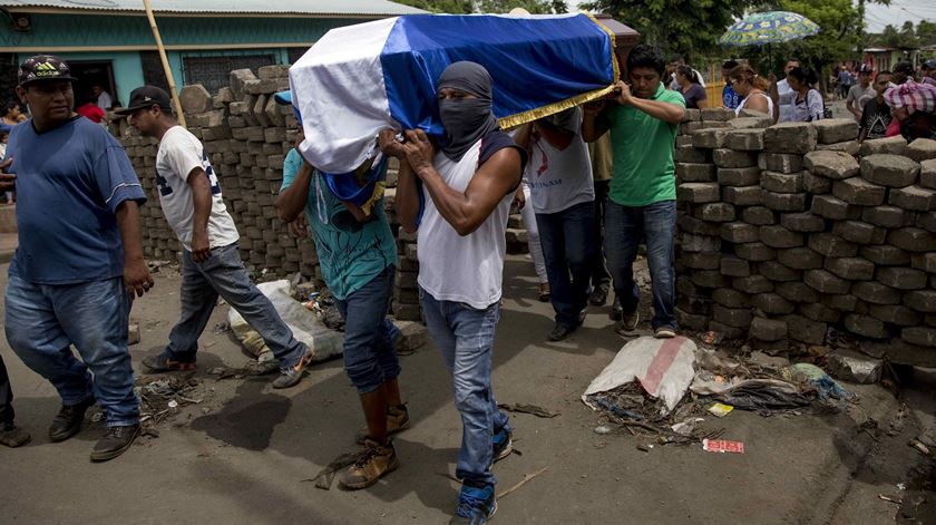 Cortejo fúnebre de manifestante morto na Nicarágua. Foto: Jorge Torres/EPA