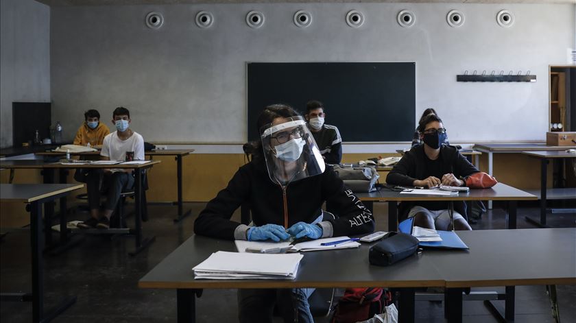 Regresso das aulas em tempo de pandemia, na escola Secundária de Santa Maria, em Sintra. Foto: Rodrigo Antunes/Lusa