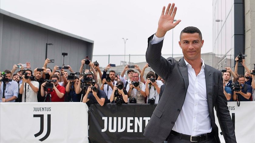 Ronaldo levou os adeptos e jornalistas à loucura, em Turim. Foto: Twitter da Juventus