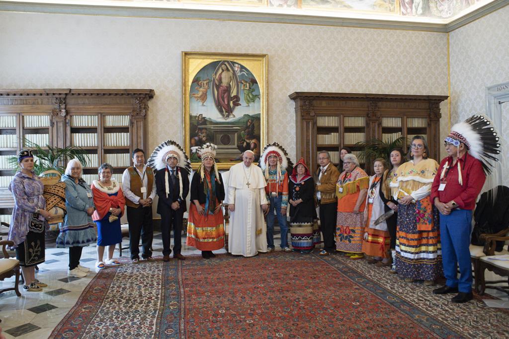 O Papa Francisco recebeu um  grupo de representantes dos povos das Primeiras Nações do Canadá. Foto: Vatican Media