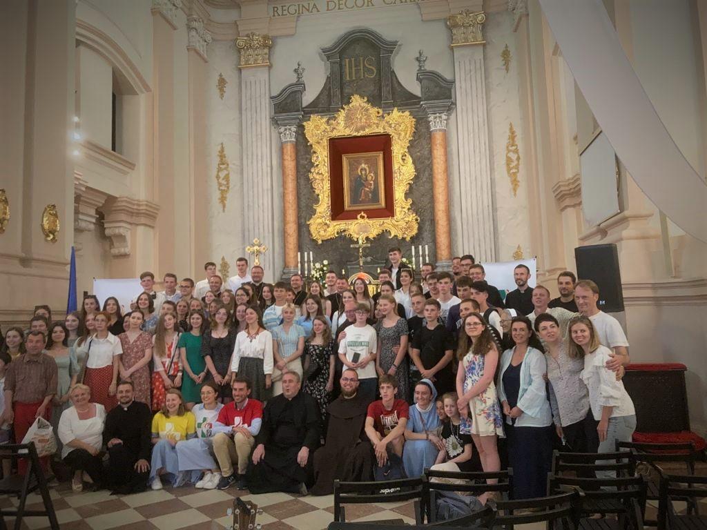 D. Américo Aguiar encontrou-se com jovens católicos ucranianos. Foto: José Pedro Frazão/RR