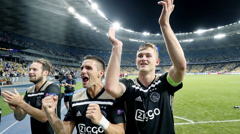 De Ligt é o capitão do Ajax aos 19 anos. Foto: Ajax
