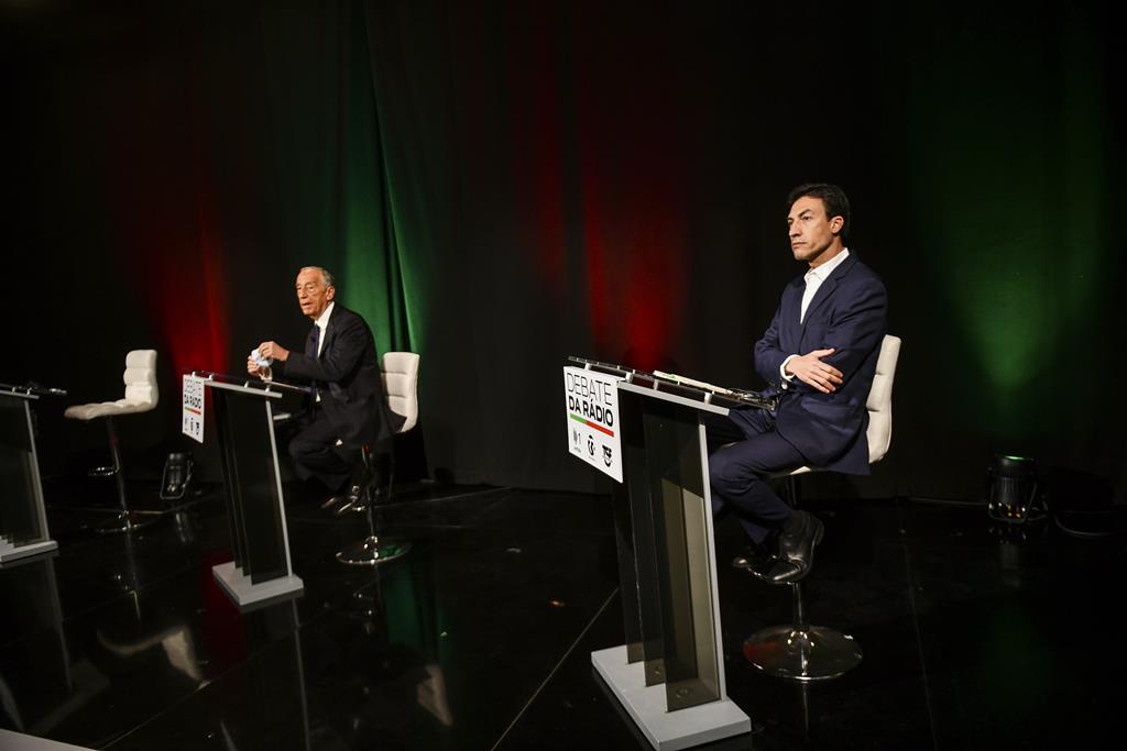 Marcelo Rebelo de Sousa e Tiago Mayan Gonçalves no debate das rádios. Foto: Pedro Pina/RTP