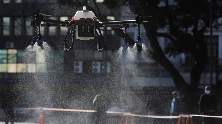 A utilização de drones contribuirá para uma desinfeção mais eficaz dos estádios Foto: Diego Vara/Reuters