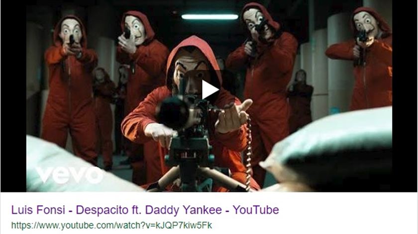 A imagem que antecede a reprodução do vídeoclipe de "Despacito" foi alterada para uma cena da série "La Casa de Papel"