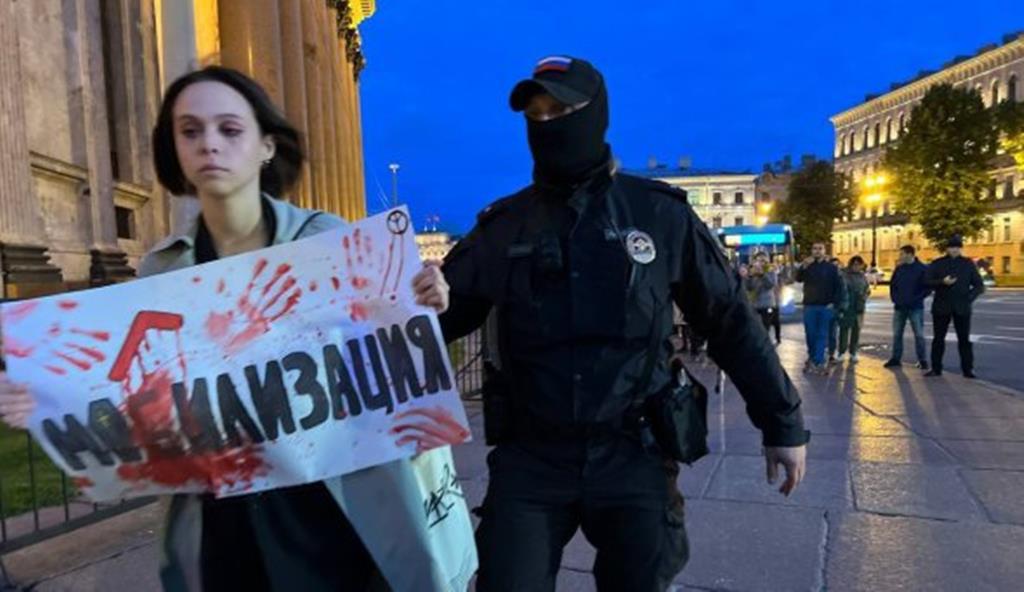 Detenção de manifestante na Rússia. Foto: OVD Info