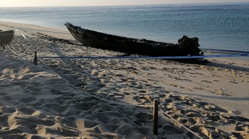 Detetada embarcação de alta velocidade na praia da Figueirinha em Setúbal Foto: Autoridade Marítima Nacional
