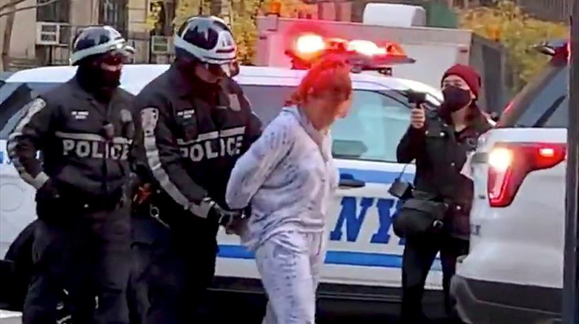 Condutora detida após atropelamento em Manhattan, Nova Iorque. Foto: Dina Regine/Reuters