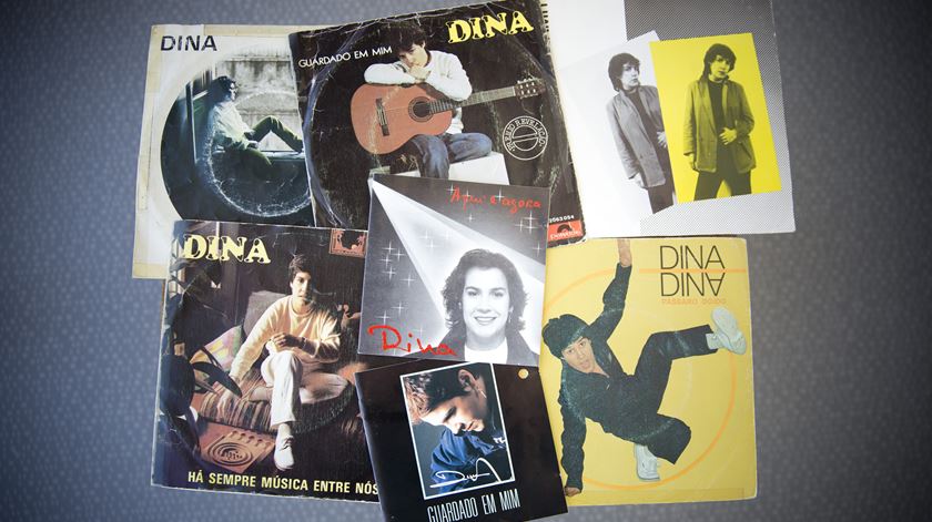 Álbuns da cantora Dina (arquivo Renascença). Foto: Inês Rocha/RR