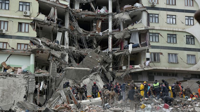 Os estragos em Diyarbakir, na Turquia. Foto: Sertac Kayar/EPA