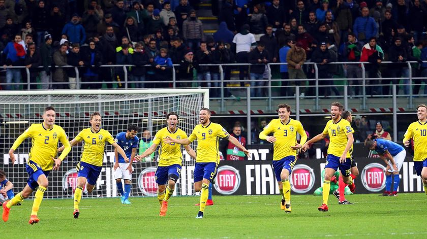 Euforia dos jogadores suecos, após o encontro. Foto: EPA