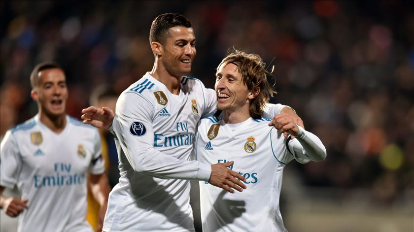 Ronaldo e Modric nos bons velhos tempos do Real Madrid. Foto: Katia Christodoulou/EPA