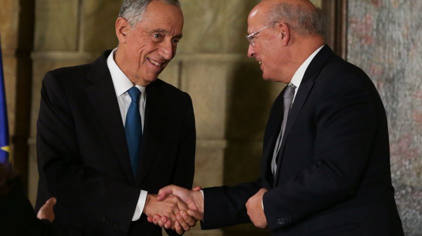 Marcelo Rebelo de Sousa e o ministro Augusto Santos Silva. Foto: Tiago Petinga/Lusa