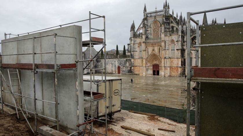 O Mosteiro da Batalha em obras. Foto: Paulo Cunha/RR