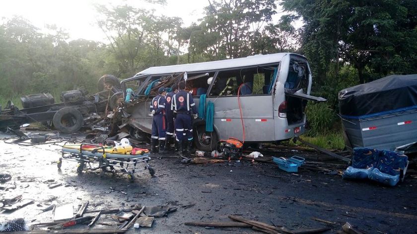 Acidente autocarro Brasil. Foto: SAMU/EPA