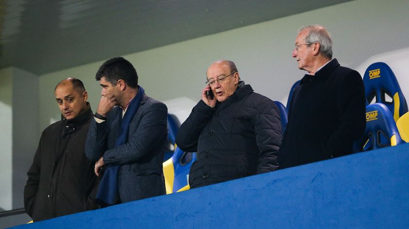 Alexandre Faria e Pinto da Costa, presidentes de Estoril e FC Porto, lado a lado na Amoreira. Foto: Mário Cruz/Lusa