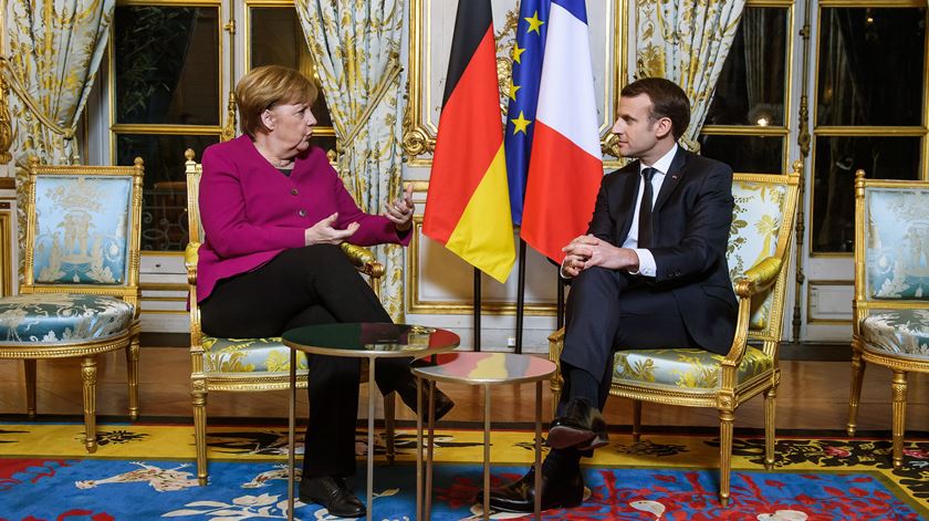 Angela Merkel e Emmanuel Macron. Foto: Christophe Petit Tesson/EPA