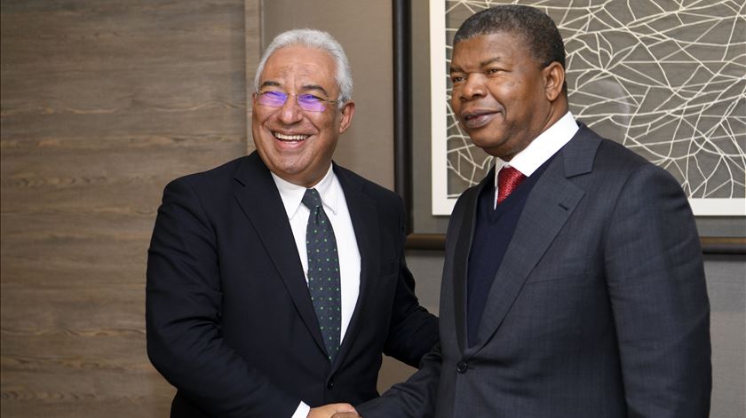 Costa e Lourenço durante um encontro em Davos, em janeiro.  Foto: Laurent Gillieron/EPA (arquivo)