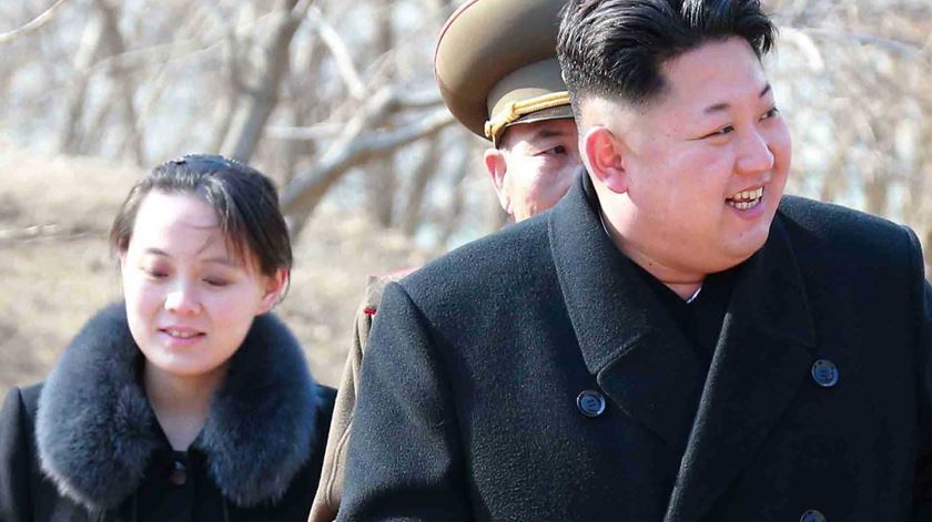 Kim Jong-un e a irmã Kim Yo-jong Foto: KCNA