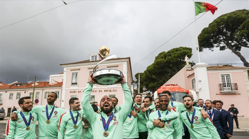 Portugal é o campeão europeu em título de futsal. Troféu conquistado em 2018 Foto: Nuno Fox/Lusa