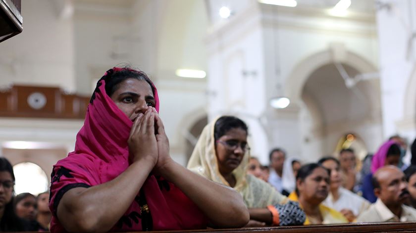 Cristãos rezam na índia, onde a perseguição continua a preocupar. Foto: Rajat Gupta/EPA