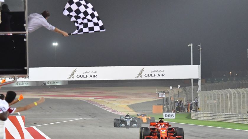 Vettel foi primeiro no Bahrain. Foto: Giuseppe Cacace/EPA