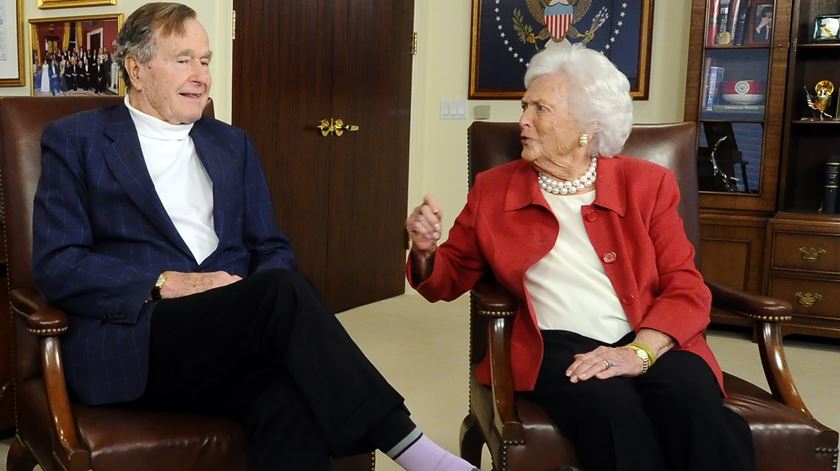 George H.W. Bush e a mulher Barbara no Texas. Foto: Larry W. Smith/ EPA