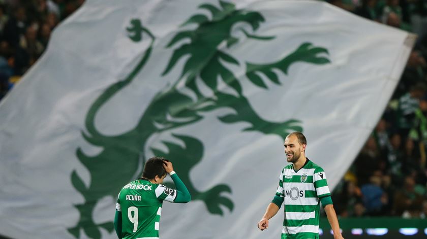 Bas Dost agradece apoio dos "verdadeiros adeptos" do Sporting. Foto: Tiago Petinga/Lusa