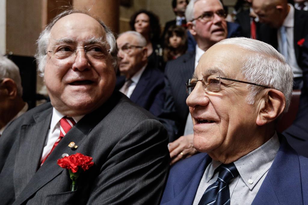 Otelo e Vasco Lourenço na sessão solene do 25 de abril de 2018, na Assembleia da República. Foto: António Cotrim/Lusa