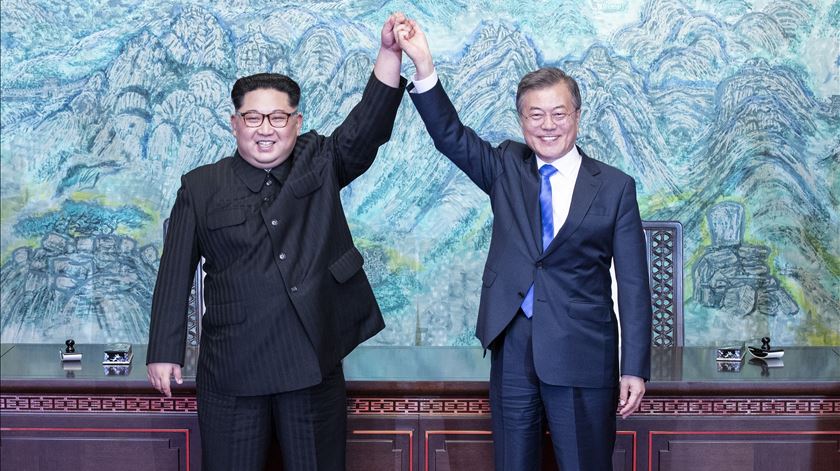 Cimeira entre Kim Jong-un, líder da Coreia do Norte, e Moon Jae-in, da Coreia do Sul. Foto: EPA