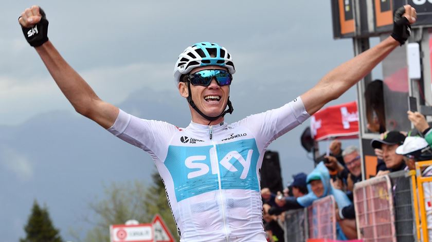 Chris Frrome tem quatro vitórias no Tour, uma no Giro e outra na Vuelta. Foto: Daniel Dal Zennaro/EPA