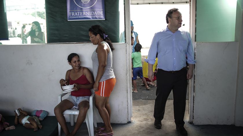 Francisco Assis visitou um centro de acolhimento de refugiados venezuelanos na Boa Vista, no Brasil. Foto: António Lacerda/Lusa