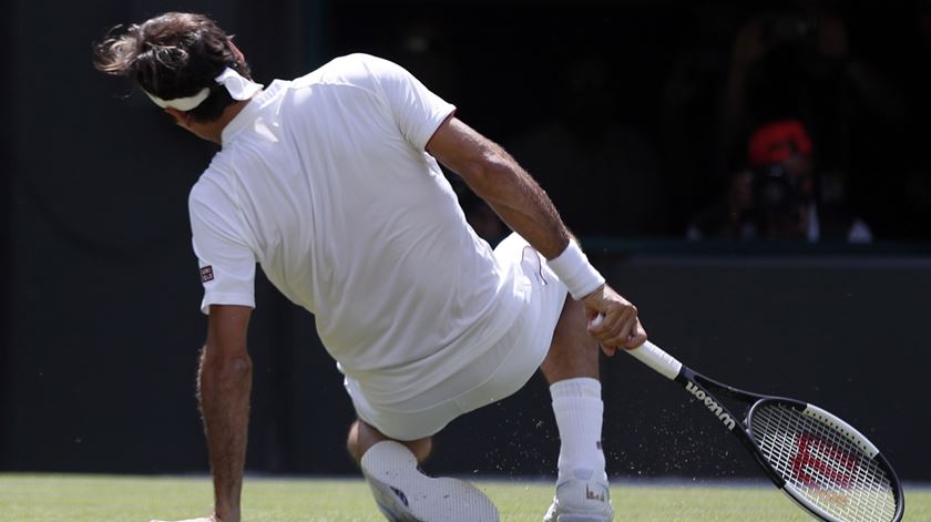 Federer caiu aos pés de adversário inferior. Foto: Nic Bothma/EPA