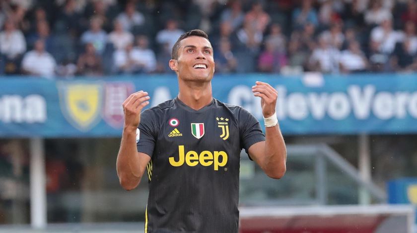 Ronaldo procura marcar o primeiro golo com a camisola da Juventus. Foto: Filippo Venezia/EPA