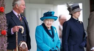 Rei Carlos III lamenta morte da “querida mãe" Isabel II